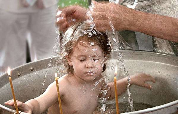Хрестимо дитини: як правильно провести обряд?
