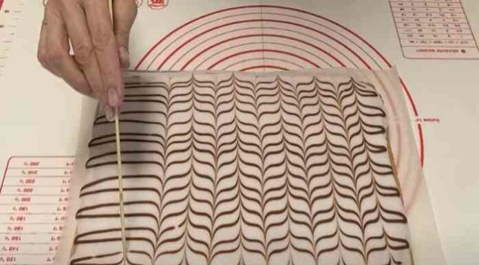 Улюблений десерт з дитинства: тістечко»шкільне”. Пісочна смужка з повидлом