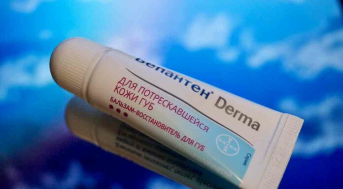 Рятуємо губи в холоди. Бальзам відновник для губ від бепантен derma