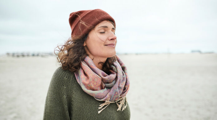 Лікар пояснила, чим небезпечна для здоров’я шапка з синтетики