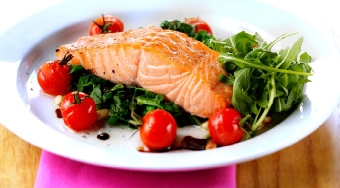 Харчування при псоріазі: коронна страва-лосось з лимонним соком