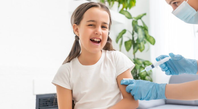 Прищеплять усіх: вакцинація дітей від 12 років розпочнеться вже цього року