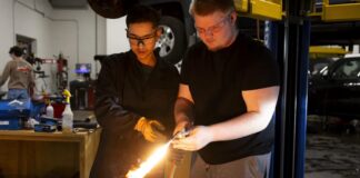 A matrícula dupla em Wisconsin estagna à medida que aumentam as qualificações dos professores