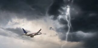 Hoe piloten onweersbuien vermijden – en wat er gebeurt als ze dat niet kunnen