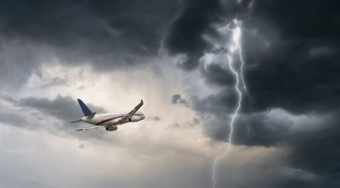 Як пілоти уникають грози – і що відбувається, коли це неможливо