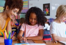 Sztuczna inteligencja w edukacji: wiedza nauczycieli pozostaje kluczowa