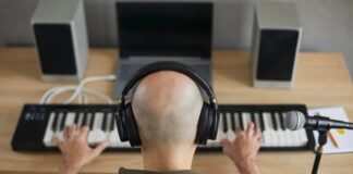 La science derrière les vers d’oreille : comment les mathématiques font que les chansons vous restent en tête
