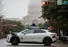 Rádiové vlny dávají samořídícím vozům novou „vizi“ v zatáčkách