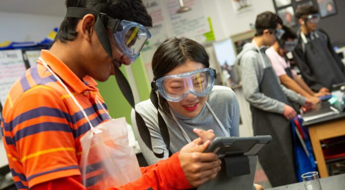 Миф об «Дополнениях»: Почему навыки XXI века уже встроены в стандарты