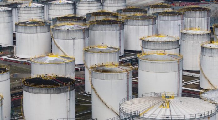 Війна в Ірані паралізує світові постачання нафти, провокуючи енергетичну кризу
