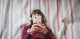 Jsou sociální média navržena tak, aby byla návyková? Vědecká data