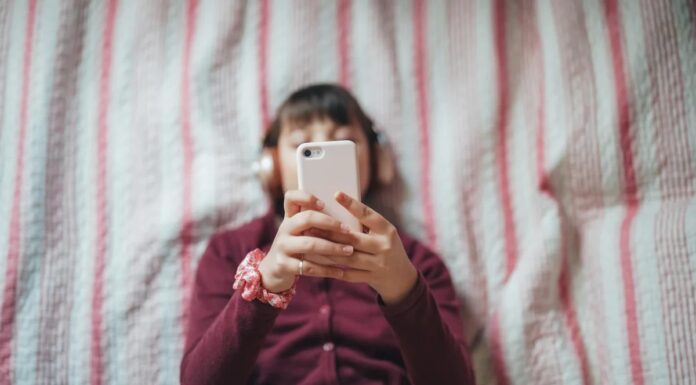 Чи розроблені соціальні мережі, щоб викликати залежність? Наукові дані