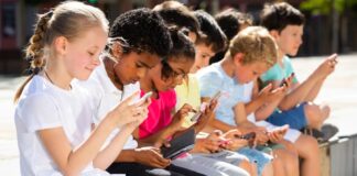 Сдвиг в отношении экранного времени в школах: адаптация к новым образовательным реалиям