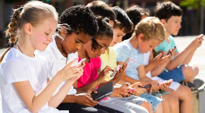 Зрушення щодо екранного часу в школах: адаптація до нових освітніх реалій