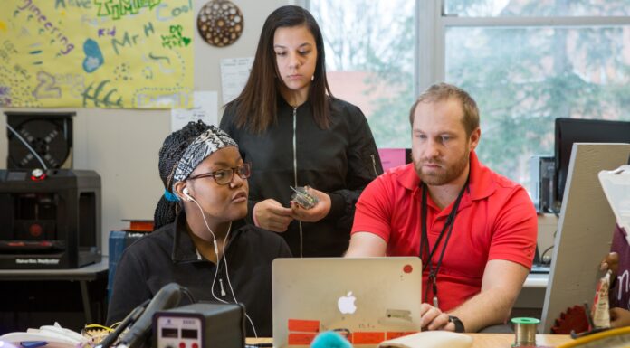 За межами освоєння інструментів: формування стійкої AI-грамотності для освітян