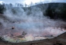 Probuzení Yellowstonského kyselého gejzíru po šesti letech ticha