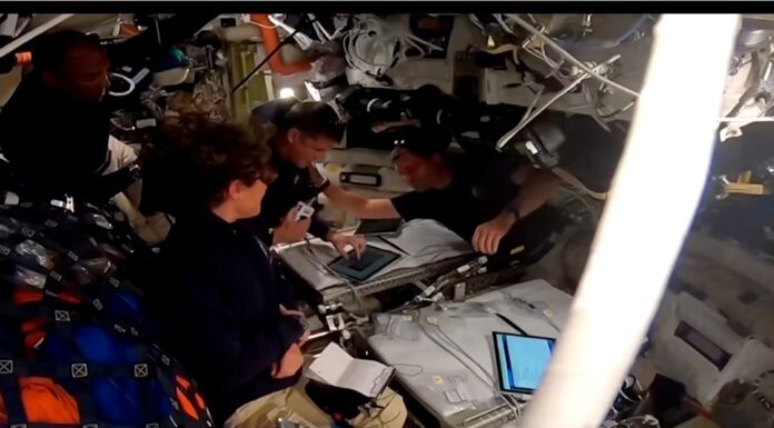 Екіпаж Artemis II пропонує назвати місячний кратер на згадку про покійну дружину командира