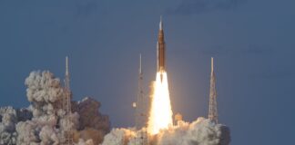 Mise “Artemis II”: Posádka úspěšně míří na Měsíc