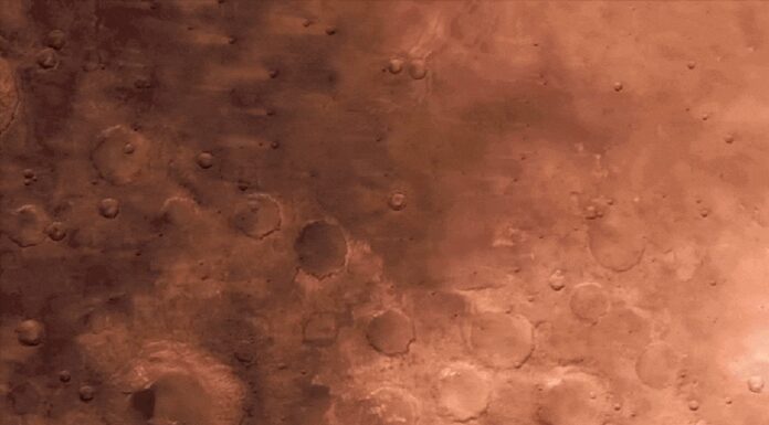 Sonda Psyche pořídila fotografie průletu Marsu na cestě k asteroidu s kovovým jádrem
