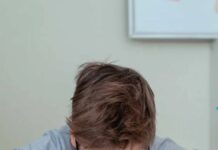 Розуміння шкільного стресу у дітей: причини, ознаки та рішення